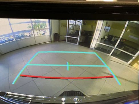 Used 2022 Toyota Highlander XLE AWD/4WD image 20