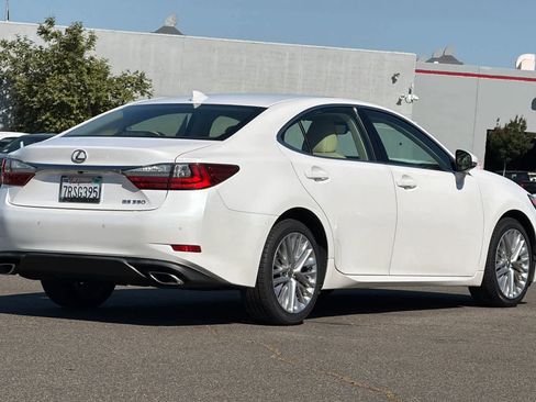 Used 2016 Lexus ES 350 w/ Luxury Package w/Wood Trim FWD image 2