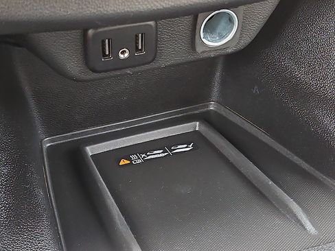 Certified 2023 Chevrolet Traverse LT w/ Rear Camera Mirror Package image 23