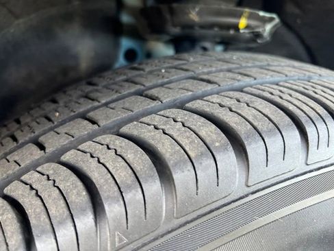 Used 2024 GMC Terrain SLE image 25