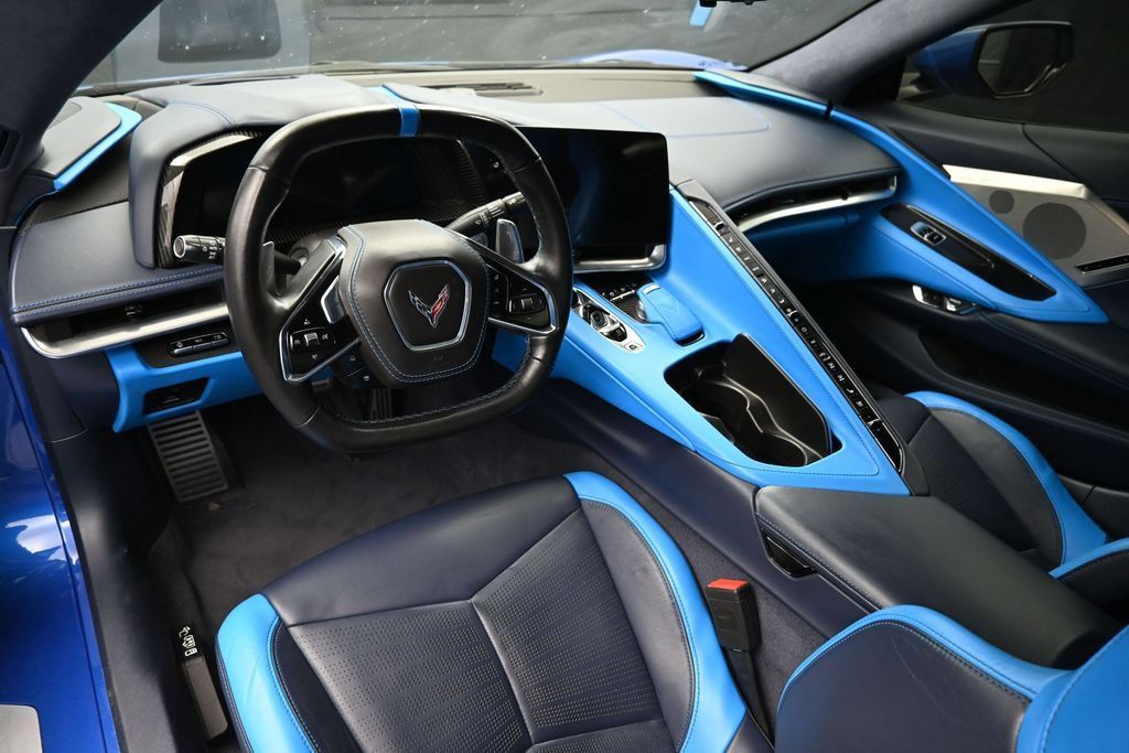 Used 2022 Chevrolet Corvette Stingray Premium Conv w/ Z51 Performance Package RWD image 4