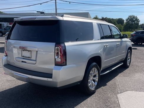 Used 2017 GMC Yukon XL SLT w/ Open Road Package AWD/4WD image 3