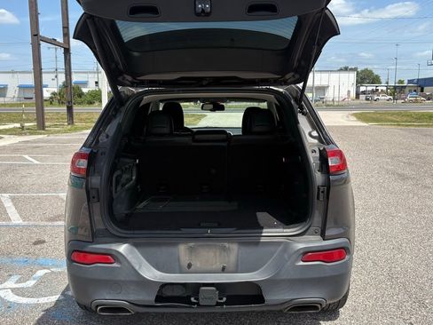 Used 2018 Jeep Cherokee Latitude Plus w/ Comfort/Convenience Group image 13