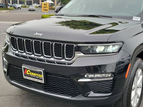 Certified 2023 Jeep Grand Cherokee Limited image 28