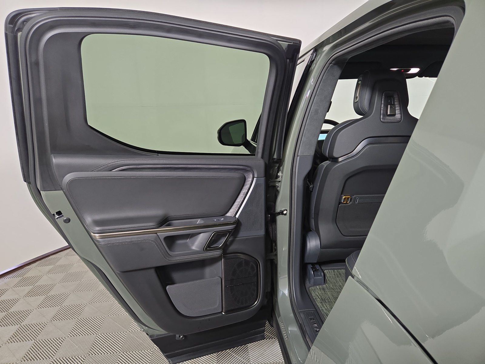 Used 2022 Rivian R1T Launch Edition AWD/4WD image 17