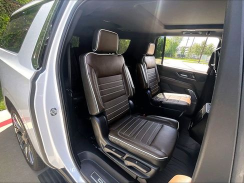 Used 2026 GMC Yukon XL Denali Ultimate w/ LPO, Floor Liner Package AWD/4WD image 38