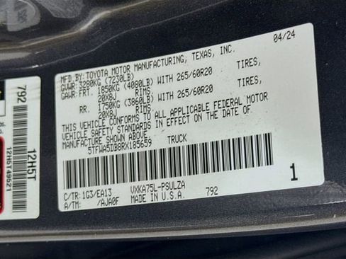 Used 2024 Toyota Tundra Limited AWD/4WD image 31