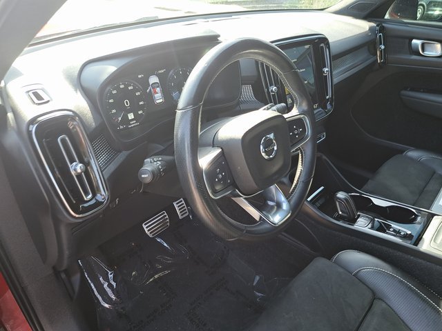 Used 2021 Volvo XC40 T4 R-Design w/ Climate Package FWD image 10