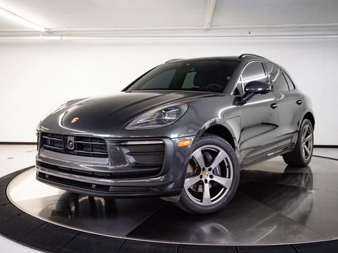 Certified 2023 Porsche Macan AWD/4WD image 1