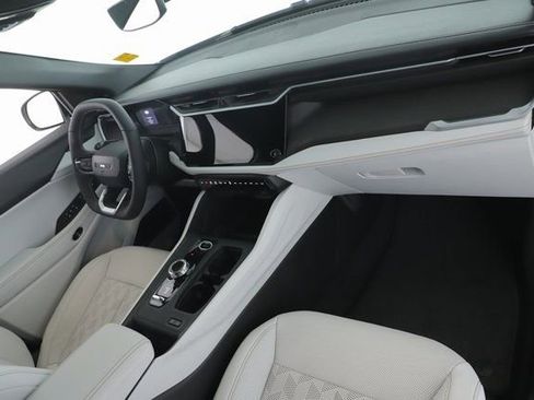 New 2026 Jeep Cherokee Overland image 32