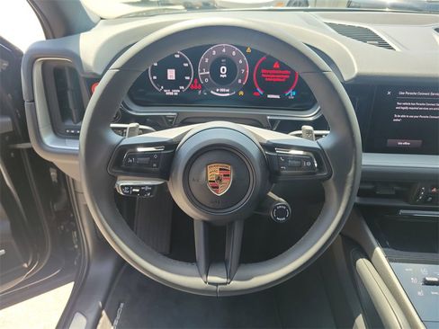 Used 2025 Porsche Macan image 19