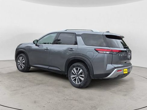 Used 2025 Nissan Pathfinder SL AWD/4WD image 7