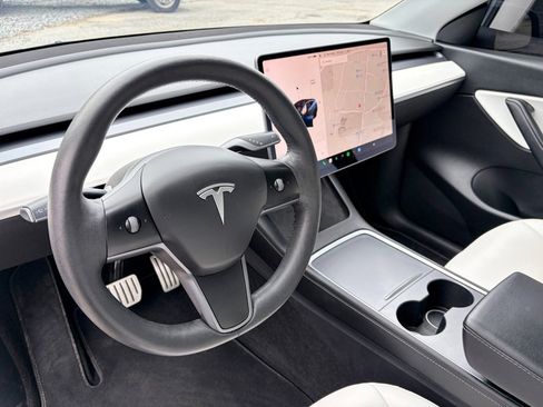 Used 2021 Tesla Model Y Performance image 17