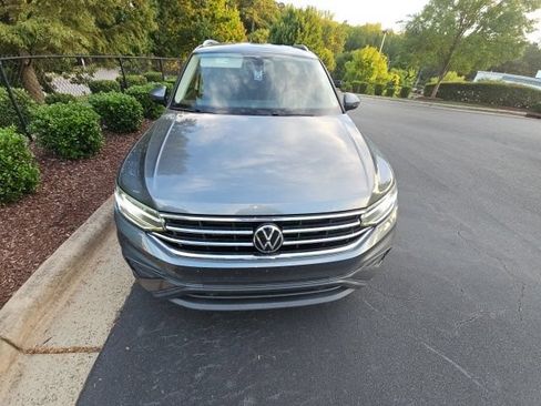 Used 2023 Volkswagen Tiguan SE FWD image 6