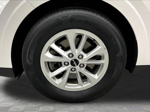 Used 2024 Kia Carnival LX FWD image 34