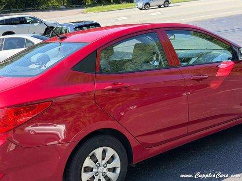 Used 2013 Hyundai Accent GLS FWD image 27
