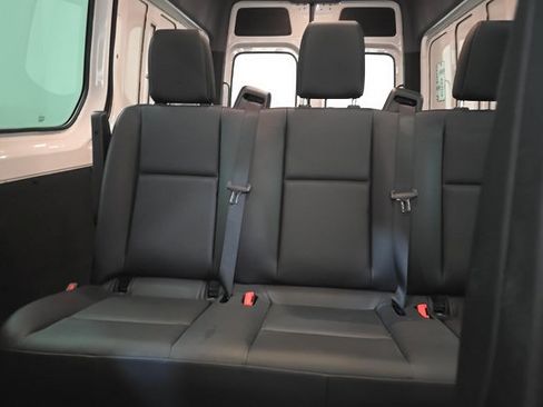 Used 2024 Mercedes-Benz Sprinter 2500 image 9