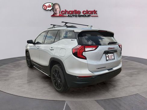 Used 2022 GMC Terrain SLT w/ LPO, 'HIT The Road' Package FWD image 3