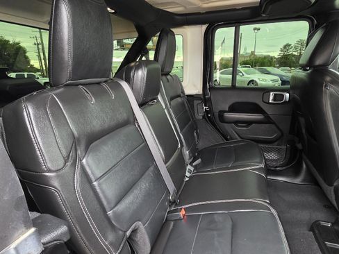 Used 2018 Jeep Wrangler Unlimited Sahara w/ Dual Top Group AWD/4WD image 25