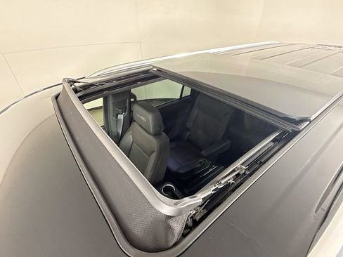 Used 2024 Chevrolet Suburban High Country image 24