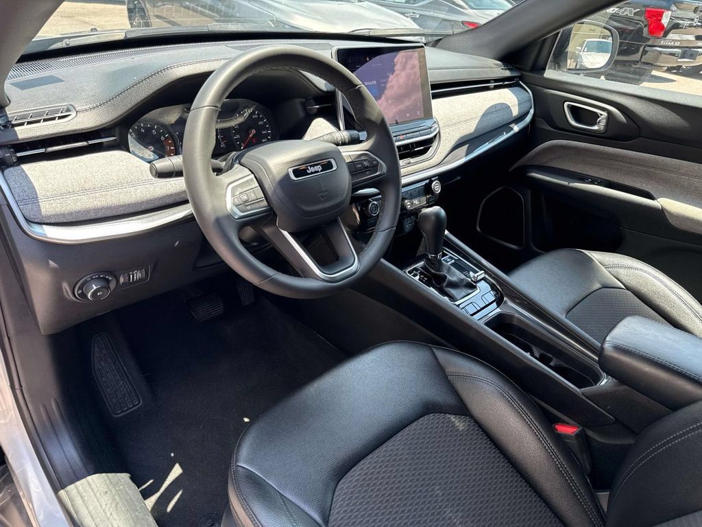 Used 2024 Jeep Compass Latitude AWD/4WD image 19