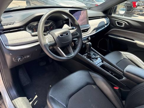 Used 2024 Jeep Compass Latitude AWD/4WD image 19
