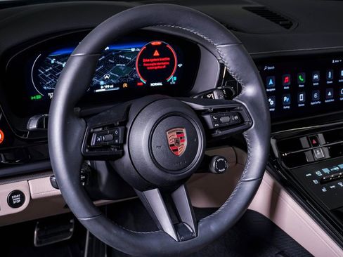 Certified 2025 Porsche Panamera 4 image 18