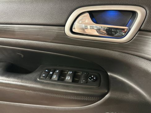 Used 2021 Jeep Grand Cherokee Laredo X image 10