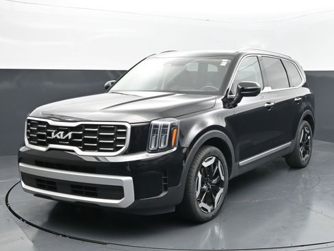 Used 2025 Kia Telluride S FWD image 1