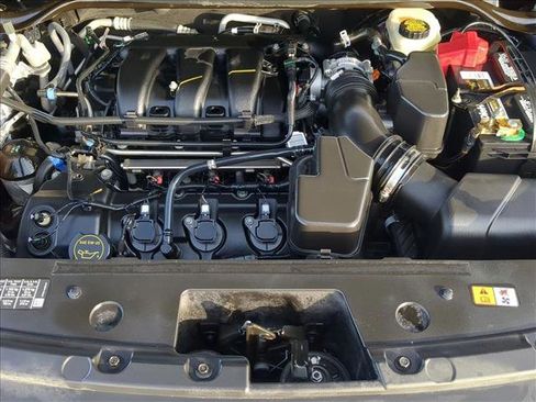 Used 2018 Ford Explorer XLT w/ Equipment Group 202A FWD image 23