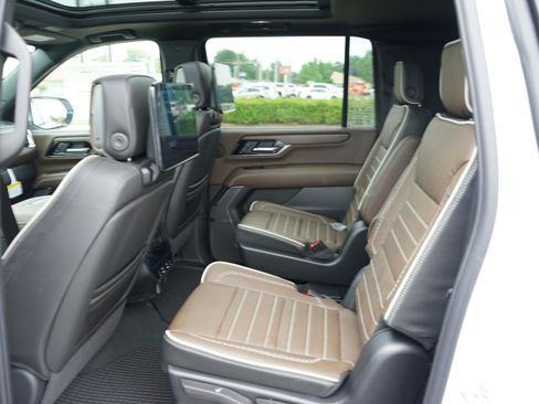 New 2026 GMC Yukon XL Denali Ultimate AWD/4WD image 19
