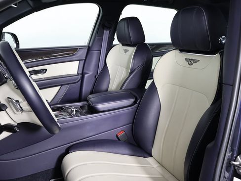 Used 2019 Bentley Bentayga image 31