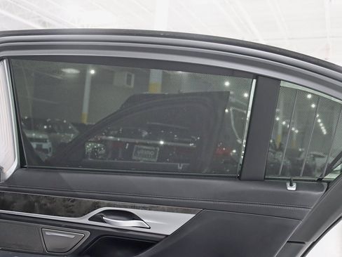 Used 2022 BMW 750i xDrive w/ Executive Package image 43