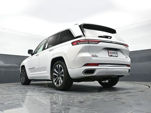 Used 2022 Jeep Grand Cherokee Overland AWD/4WD image 58