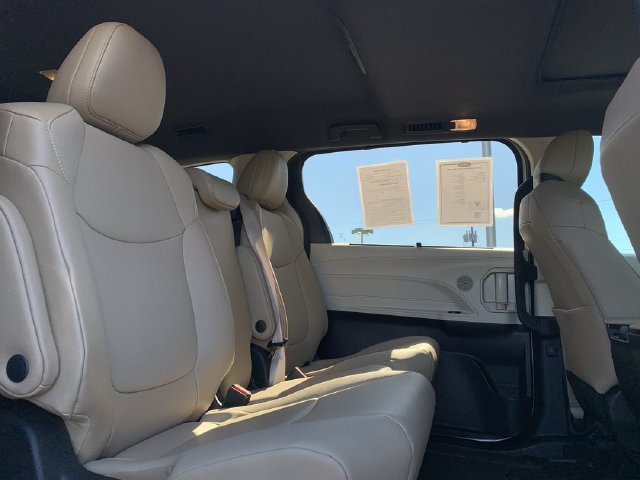 Certified 2024 Toyota Sienna XLE FWD image 34