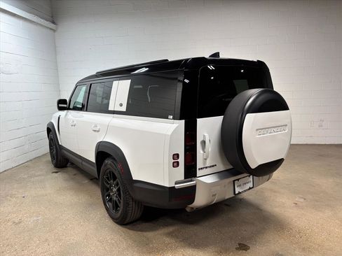 Used 2023 Land Rover Defender 130 S image 9