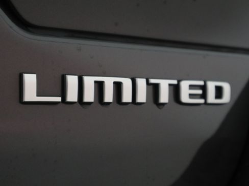 New 2025 Jeep Grand Cherokee Limited w/ Luxury Tech Group II image 36