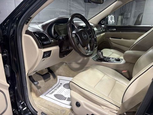 Used 2019 Jeep Grand Cherokee Overland AWD/4WD image 21