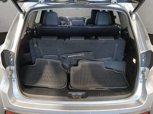 Used 2016 Toyota Highlander XLE AWD/4WD image 18