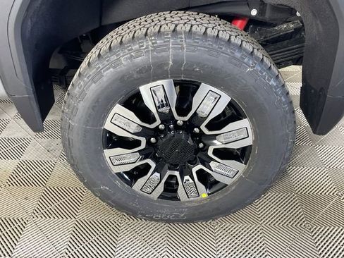 New 2026 GMC Sierra 3500 Denali w/ Denali Reserve Package image 18