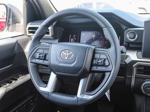 New 2026 Toyota 4Runner SR5 AWD/4WD image 17