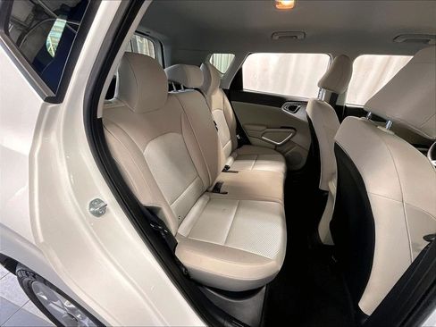 Used 2025 Kia Soul LX FWD image 16
