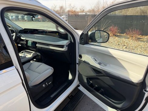 New 2026 Lincoln Navigator Reserve AWD/4WD image 11