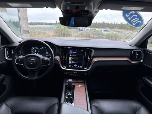 Used 2022 Volvo S60 B5 Momentum w/ Premium Package AWD/4WD image 10