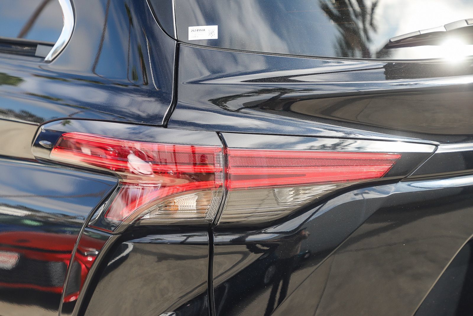 Certified 2023 Toyota Sienna Limited AWD/4WD image 9