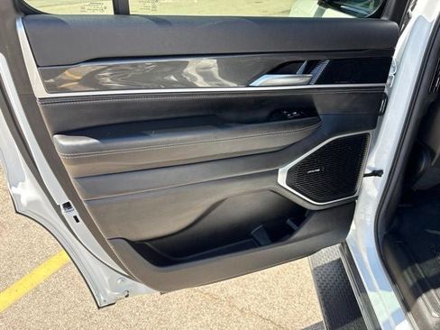 Used 2022 Jeep Wagoneer Series I w/ Premium Group I AWD/4WD image 23