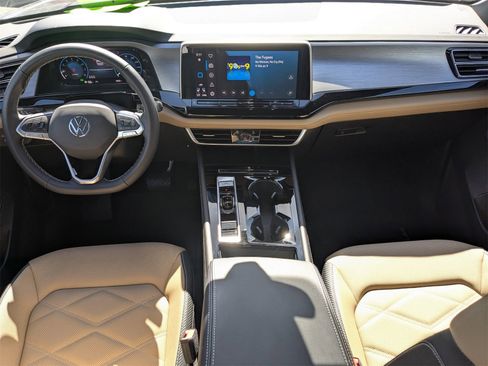 Used 2026 Volkswagen Atlas Cross Sport SE image 16