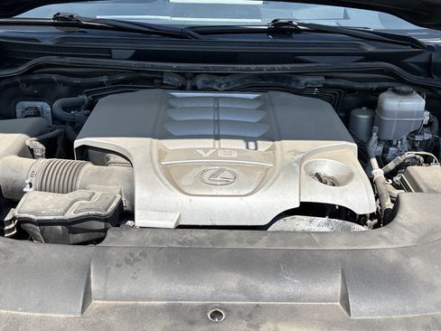 Used 2017 Lexus LX 570 4WD w/ Luxury Package image 34