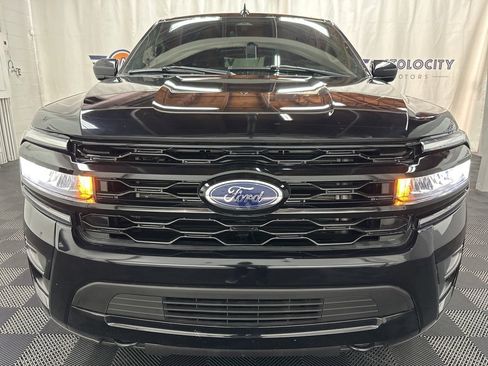 Used 2024 Ford Expedition XLT image 4