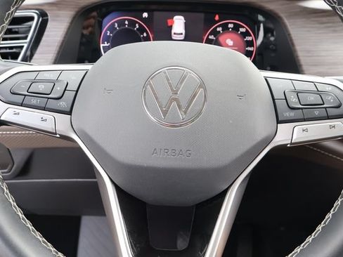 Used 2024 Volkswagen Atlas SEL AWD/4WD image 23
